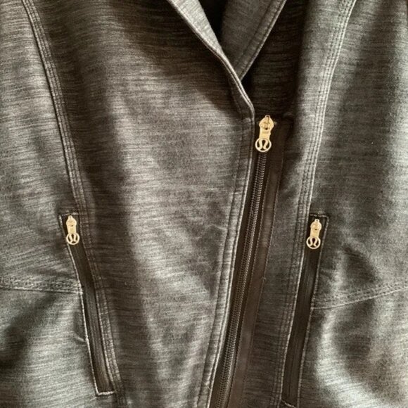 🍋 NWOT ♡ Lululemon Peplum Asymmetrical Zip Jacket (dark heathered grey) - Picture 5 of 7